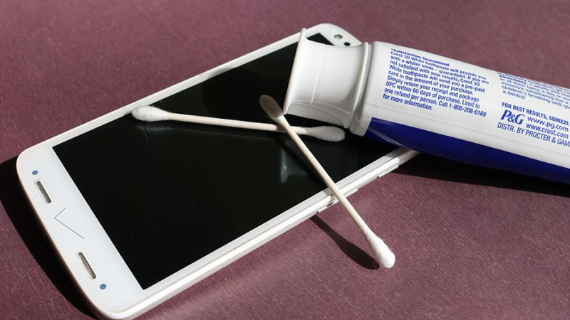 Dùng kem đánh răng để xử lý điện thoại xước màn hình