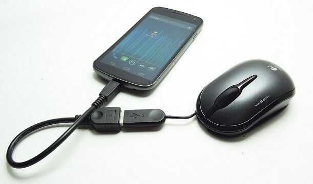 sử dụng cáp USB OTG để kết nối với máy tính.