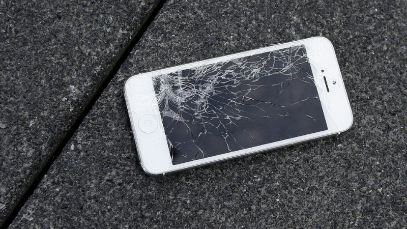 Vỡ màn hình điện thoại có sao không? Cách xử lý màn hình điện thoại bị vỡ hiệu quả