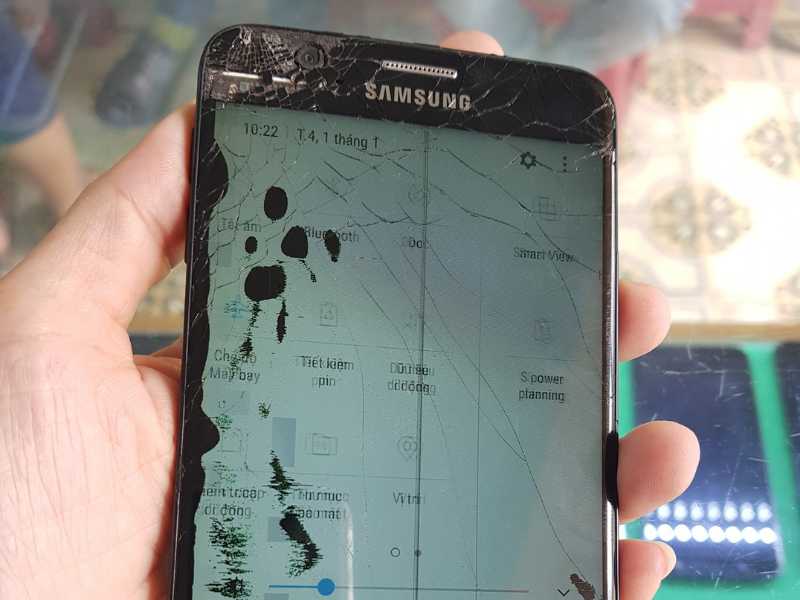 Sửa chảy mực màn hình điện thoại bao nhiêu tiền?